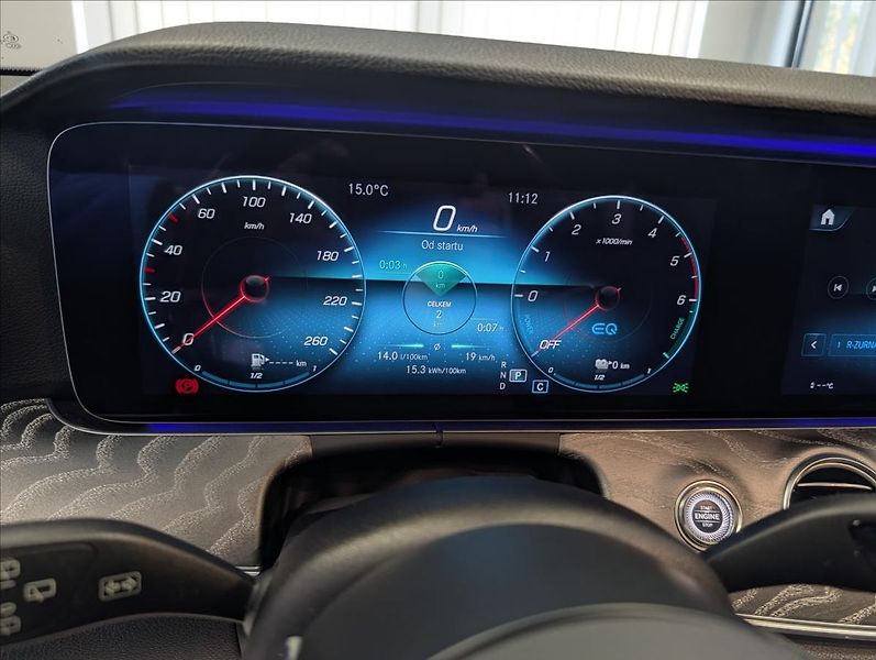 Mercedes-Benz Třídy E E300 DE EQ POWER 225 KW AMG - fotka 19 z 41
