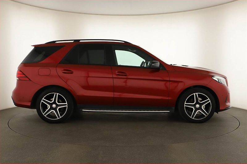 Mercedes-Benz GLE (2016) 350 d - fotka 6 z 19