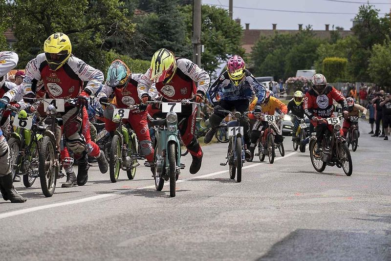První červencová sobota byla v Rychtářově ve znamení mopedů. Moped rallye ho ovládla s čtyřiadvacátým ročníkem.