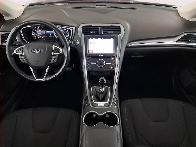 Ford Mondeo (2017) Titanium 2.0 TDCI, Navi - fotka 8 z 18