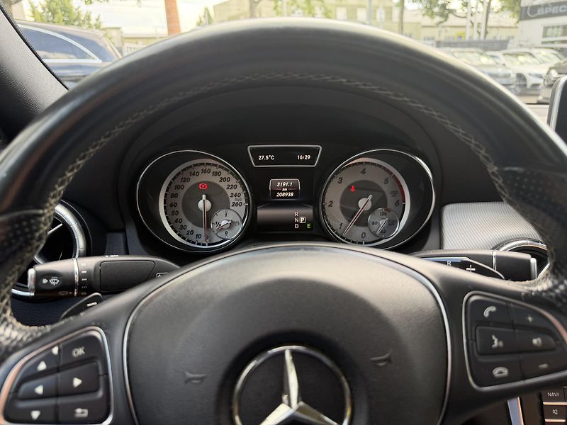 Mercedes-Benz CLA (2015) - fotka 19 z 31