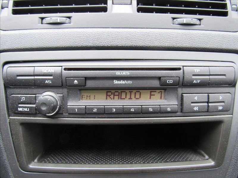 Škoda Octavia 1,6 TDi 77kW Combi - fotka 16 z 25