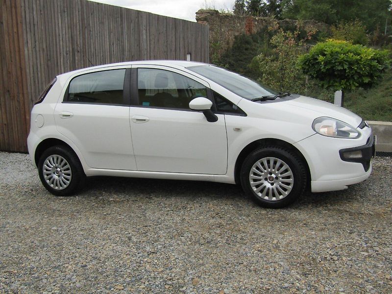 Fiat Punto (2011) 1.4I 57kW CNG - fotka 8 z 34