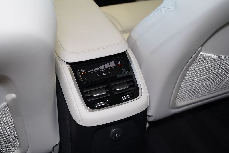 Volvo XC90 T8 PLUS Bright, Vzduch, 360° - fotka 46 z 50