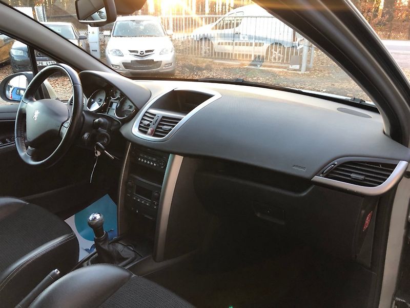 Peugeot 207 (2008) 1.6 HDi OUTDOOR - fotka 14 z 29