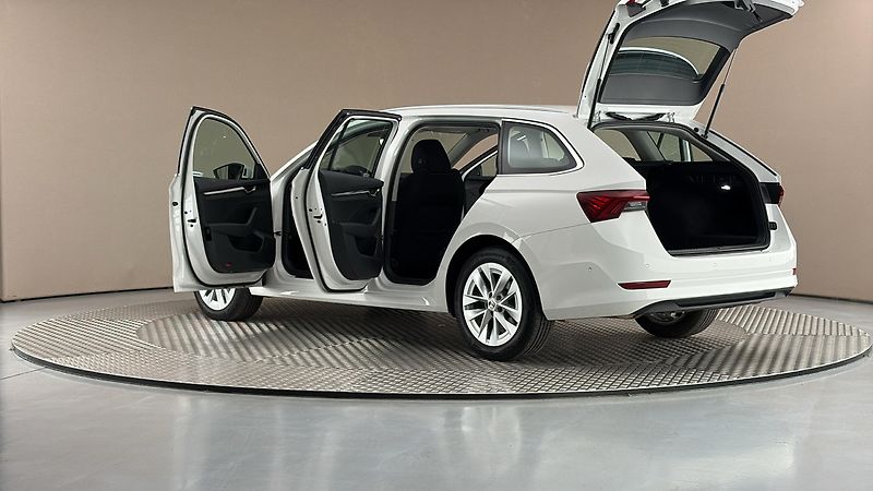 Škoda Octavia 2.0 TDI DSG Style Combi - fotka 7 z 27
