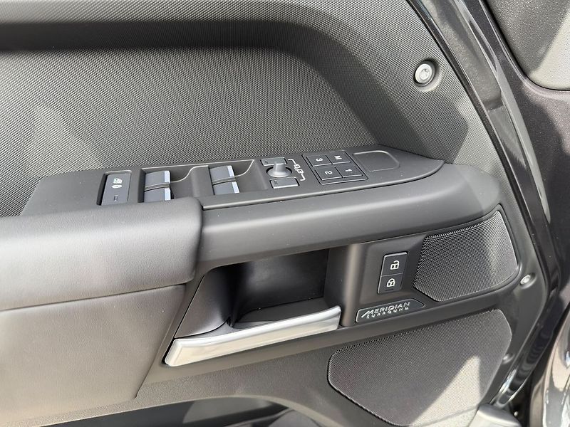 Land Rover Defender (2026) 110 X-Dynamic HSE V8 P425 - fotka 29 z 38