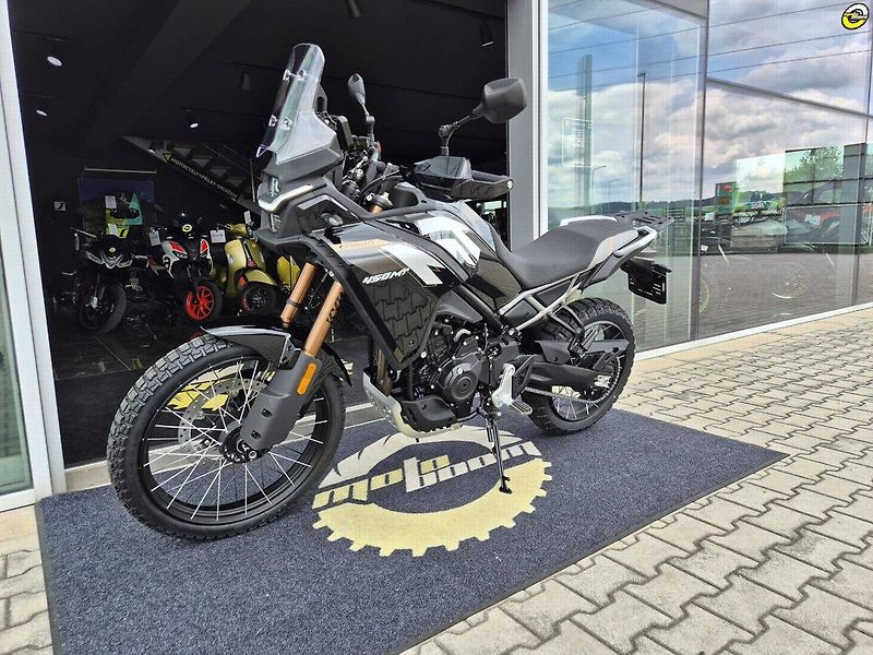 CFMOTO 450 MT-R (2026) - fotka 26 z 78