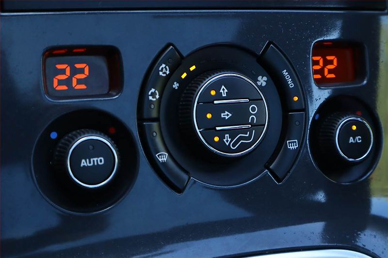Peugeot 3008 (2009) 1.6 HDi, Tempomat - fotka 13 z 21