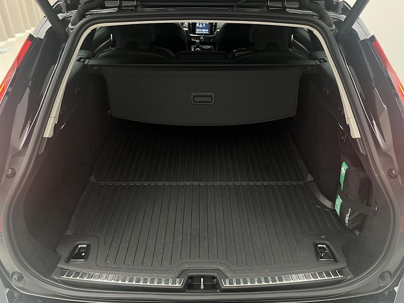 Volvo V90 T6 AWD DARK PLUS AUT - fotka 5 z 47