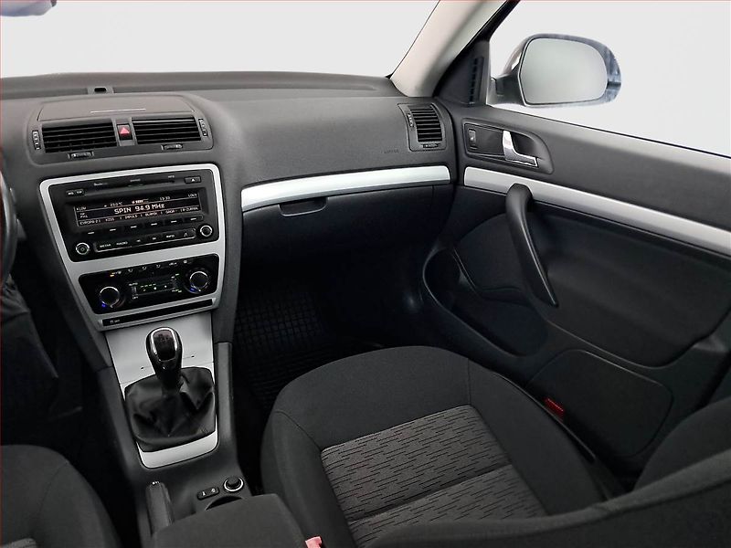 Škoda Octavia (2011) 1.6 TDI, Tempomat - fotka 8 z 17