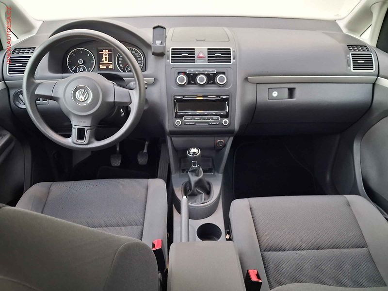 Volkswagen Touran (2013) 1.6TDi, Trendline - fotka 8 z 15