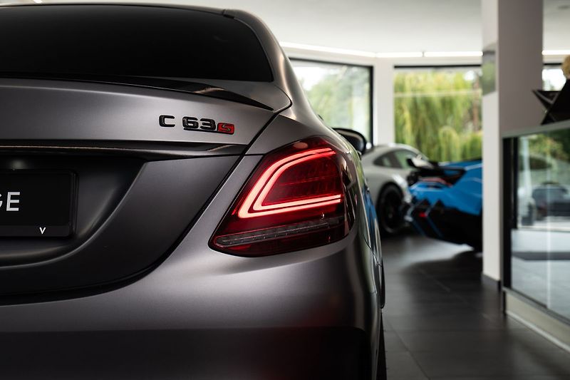 Mercedes-Benz Třídy C C63 S AMG Burmester/360/Pano - fotka 21 z 22