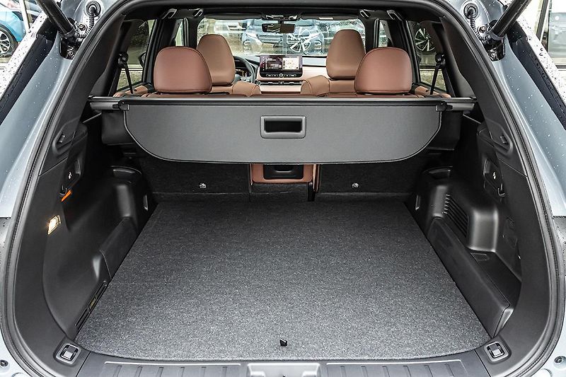 Mitsubishi Outlander (2025) 2,4 PHEV 4WD  Instyle+ - fotka 7 z 25