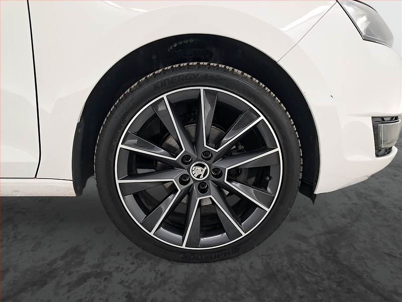 Škoda Rapid (2015) Spaceback 1.2 TSI, Xenony - fotka 14 z 19