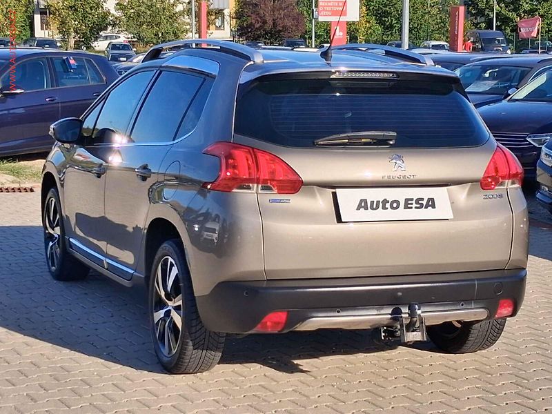 Peugeot 2008 (2016) 1.2 PT, Active, AT, TZ, navi - fotka 6 z 17