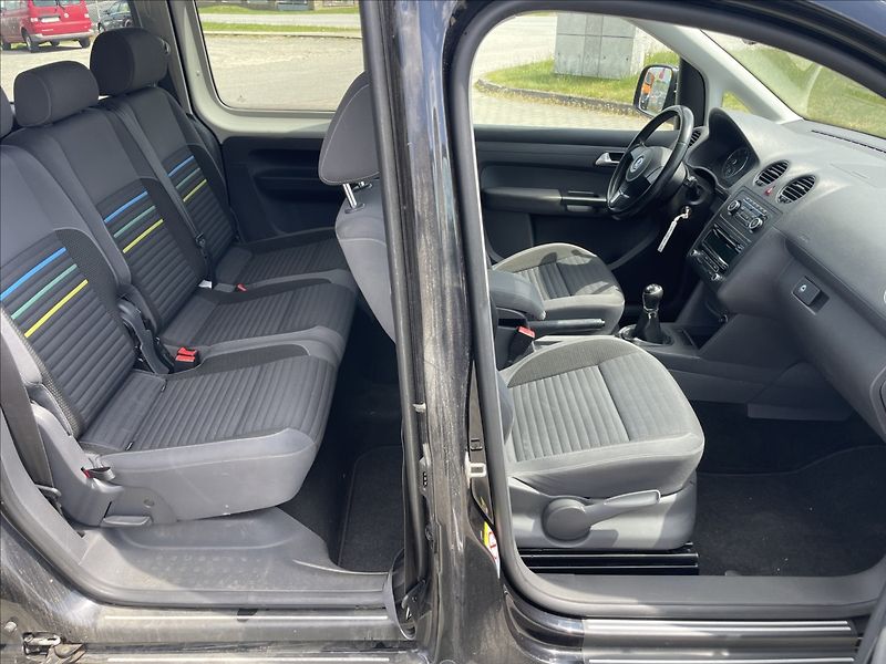Volkswagen Caddy 2,0 TDi 103kw MAXI SOCCER 7mís - fotka 12 z 47