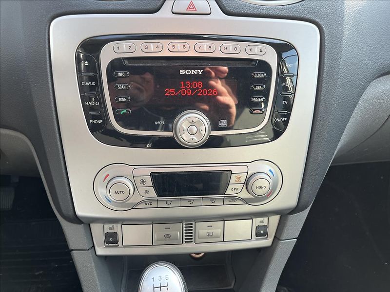 Ford Focus 1,8 i KLIMA 2x KOLA VYHŘ. OKNO - fotka 16 z 37