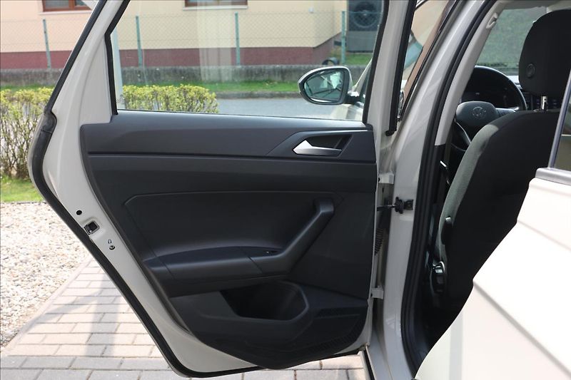 Volkswagen Taigo 1,0 ČR, 28000 km,TAŽNÉ,novéSTK - fotka 43 z 52