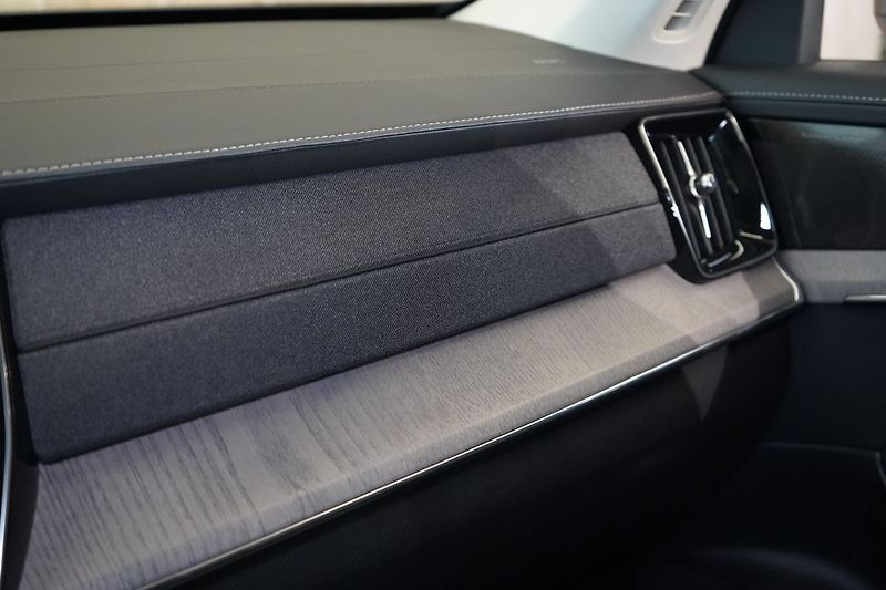 Volvo XC90 T8 PLUS Dark, Vzduch,Ventilace - fotka 41 z 50