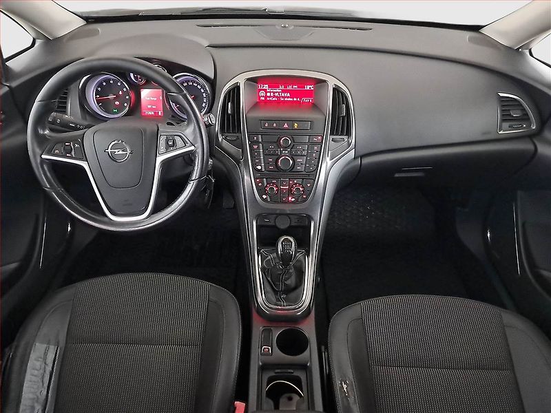 Opel Astra (2011) Cosmo 1.4 T, ČR,1.maj - fotka 8 z 14