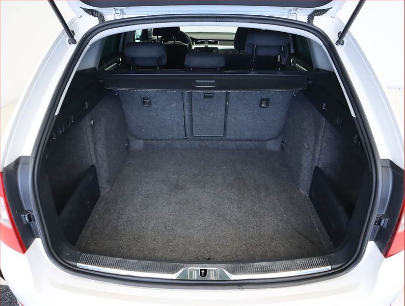 Škoda Superb (2014) 2.0 TDI, 4X4, Navi, Xenony - fotka 14 z 17