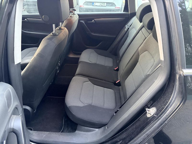 Volkswagen Passat 1.6TDI 77KW - fotka 26 z 36