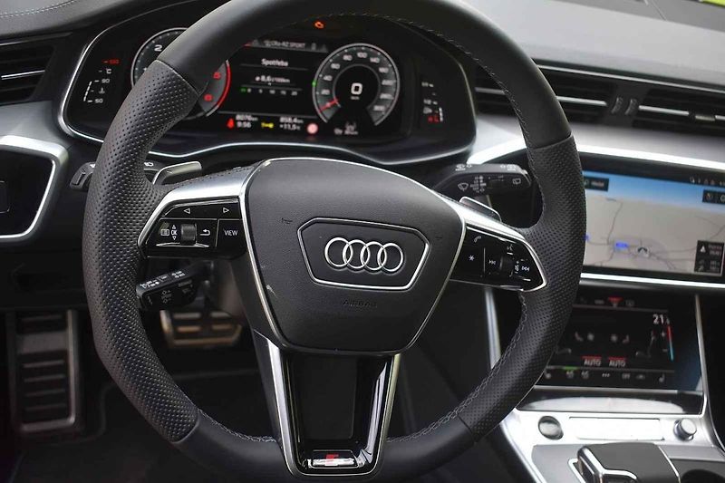 Auto se hodí prakticky na všechny typy silnic