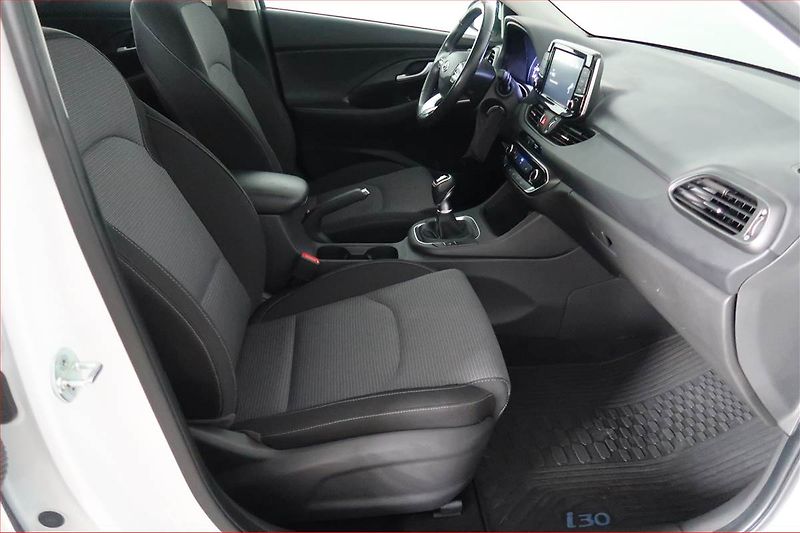 Hyundai i30 (2022) 1.0 T-GDI, ČR,1.maj - fotka 9 z 17