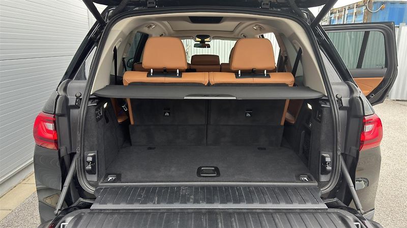 BMW X7 xDrive40i - fotka 13 z 16