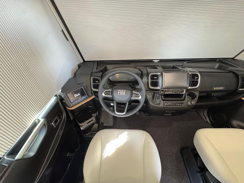 Pilote (2026) G740FGJ Expression - fotka 9 z 35