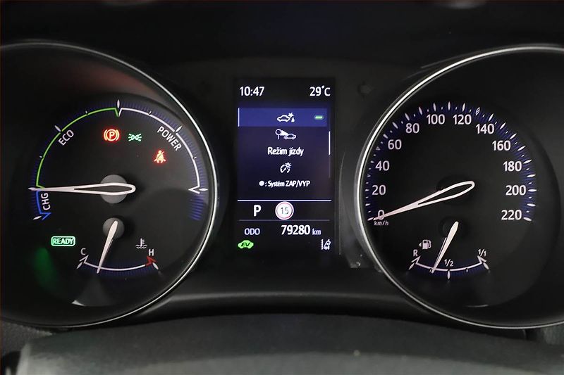Toyota C-HR (2022) 2.0 Hybrid - fotka 8 z 17