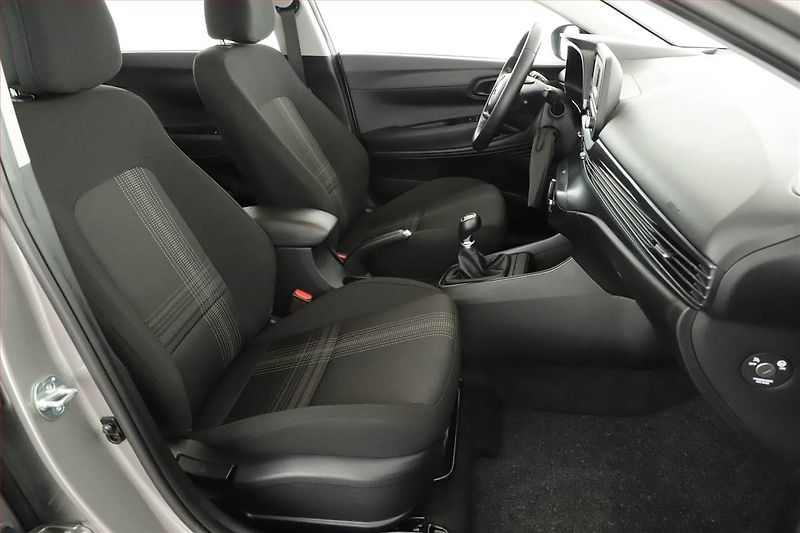 Hyundai i20 (2023) Comfort 1.2 MPI, ČR,1.maj - fotka 7 z 13
