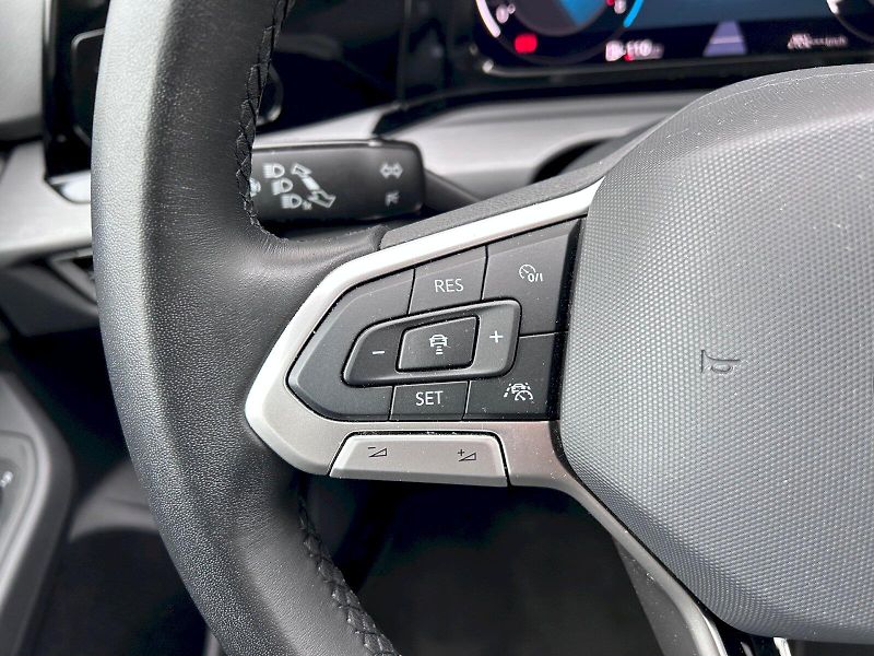Volkswagen Golf (2023) 1.5 TSI 110kW Style - fotka 14 z 35