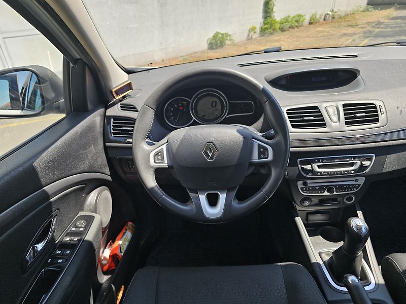Renault Mégane (2012) 1.6i - fotka 10 z 17