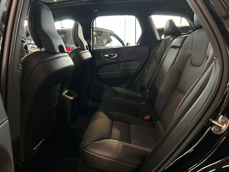 Volvo XC60 T8 PLUS Black Edition, 360°,HK - fotka 31 z 34