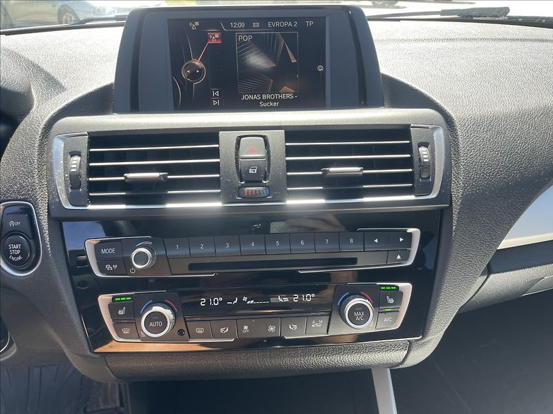 BMW Řada 1 2,0 d 110kw xDrive - fotka 21 z 33