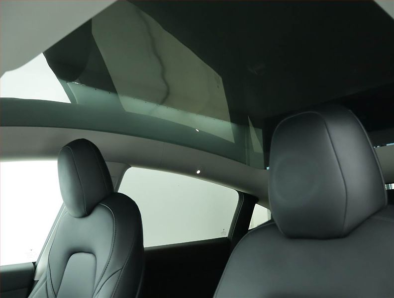 Tesla Model Y (2022) Long Range AWD 79kWh, SoH 91% - fotka 17 z 23