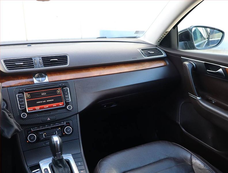 Volkswagen Passat (2011) 2.0 TDI, 4X4, Automat, Navi - fotka 8 z 20