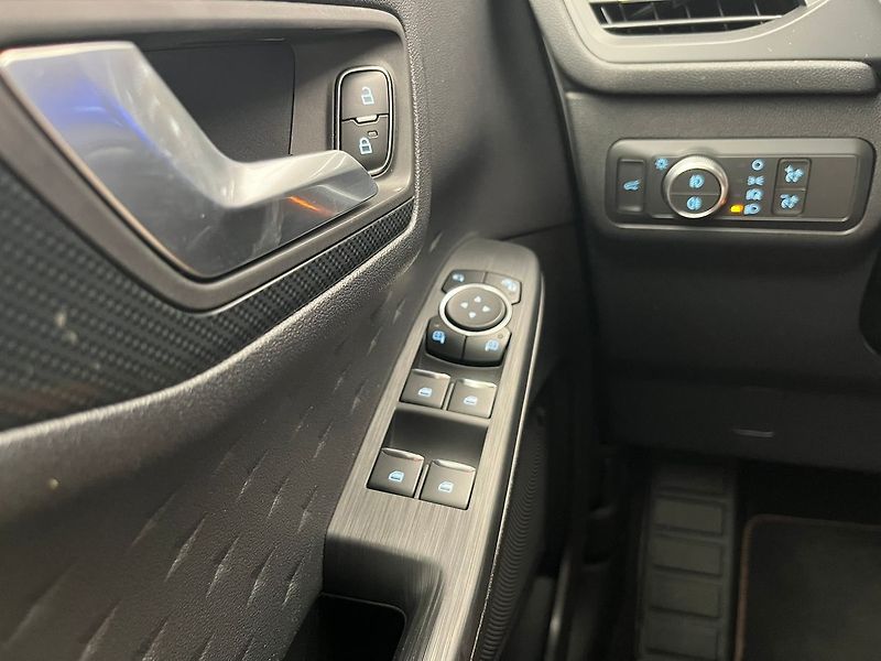 Ford Kuga 2,0 EB 140 kW AWD ST-Line - fotka 23 z 72