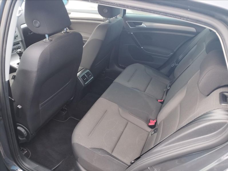 Volkswagen Golf 1,2 TSi 63KW - fotka 10 z 18