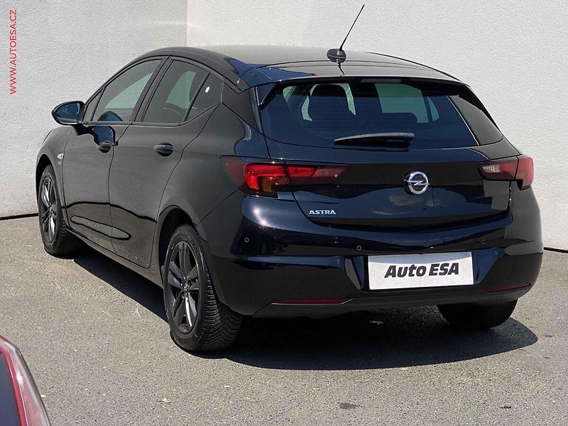 Opel Astra (2020) 1.2 T, LED, navi, kamera - fotka 6 z 17