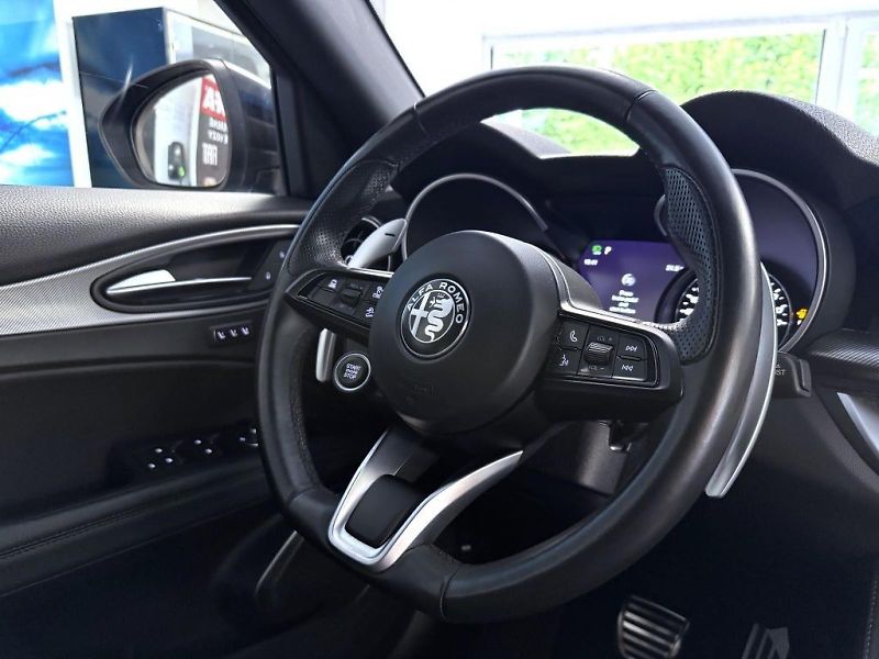 Alfa Romeo Stelvio (2023) 2.0T 280k AT8 ZF Q4 4x4 Veloce - fotka 17 z 19