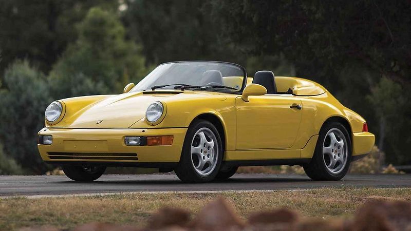 Celkem 12 úžasných Porsche půjde do aukce.