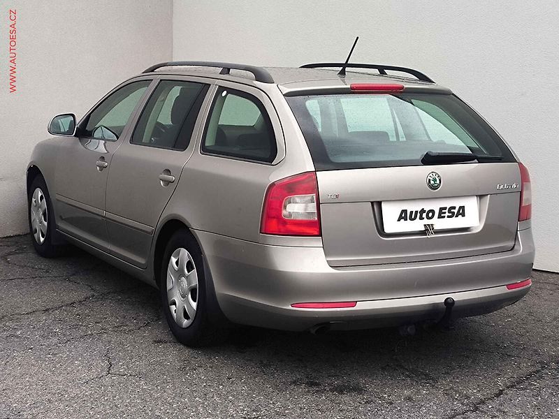 Škoda Octavia (2012) 2.0 TDi, ČR, AC, TZ - fotka 6 z 16