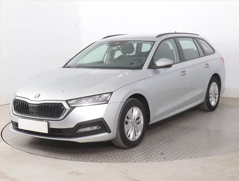 Škoda Octavia (2022) Ambition 2.0 TDI, ČR,1.maj - fotka 2 z 15