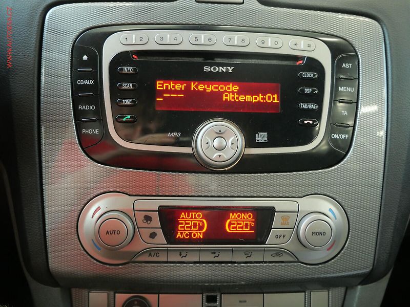 Ford Focus (2009) 2.0i, AC - fotka 16 z 18