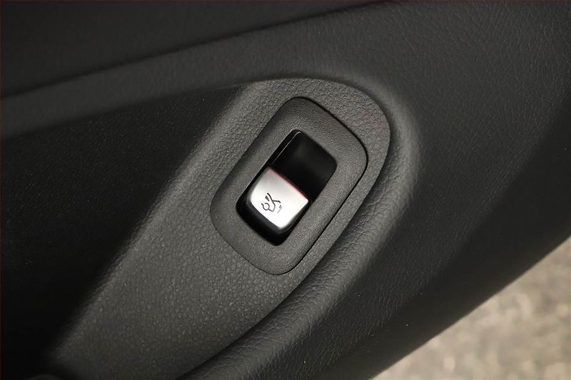 Mercedes-Benz Třídy C (2021) C 300 - fotka 12 z 22