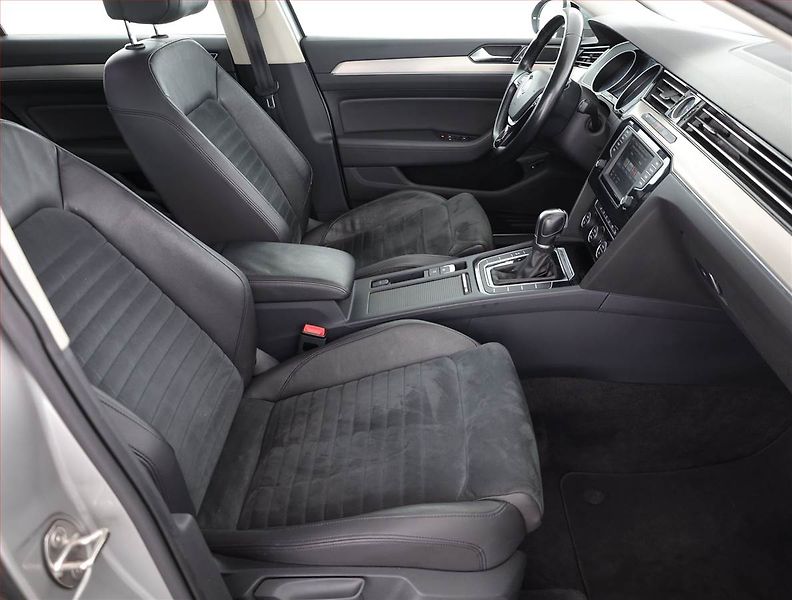 Volkswagen Passat (2015) 2.0 TDI, Automat, Navi - fotka 7 z 18