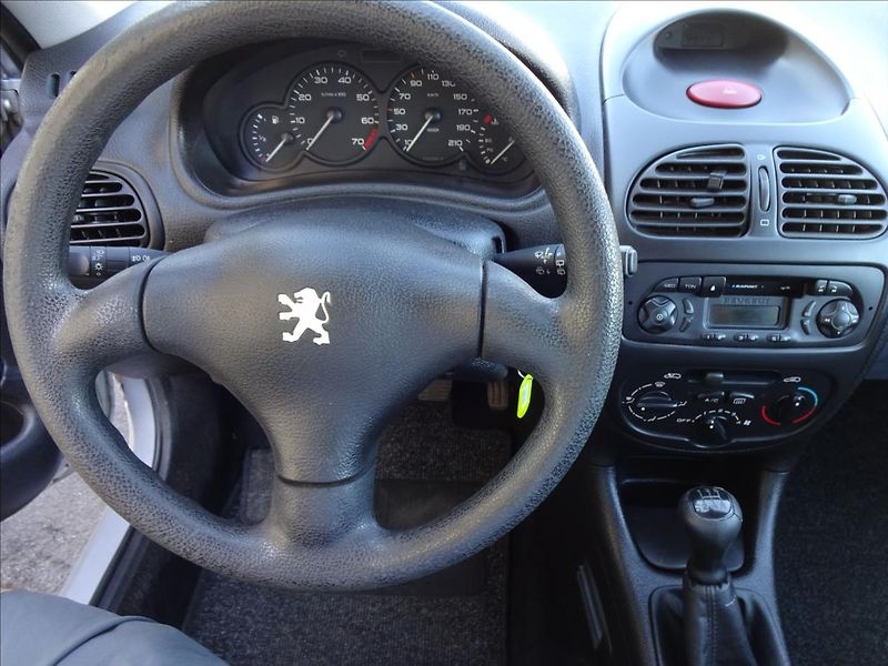 Peugeot 206 1,1 i - fotka 28 z 37